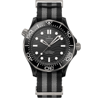 海马系列 300米潜<span class="nowrap">水表</span> 43.5毫米, 黑色陶瓷表壳 搭配 NATO表带 - 21092442001002