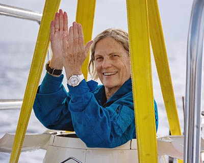 第一位女性访问地球最深处